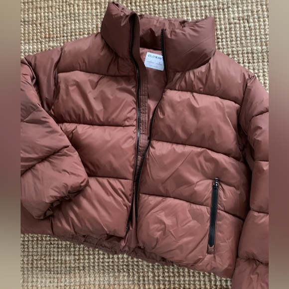 Old Navy puffer jacket in a mahogany/brown in a size Large with a zipper - Picture 4 of 7